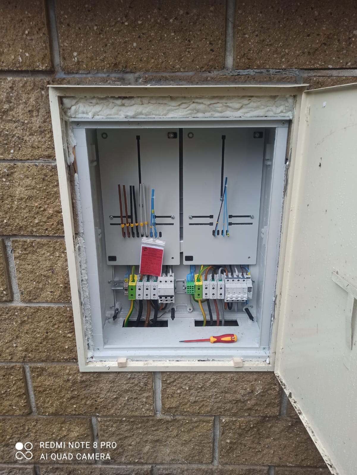 Úprava elektroměrového rozvaděče. Říčany u Prahy